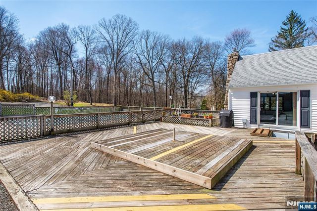 8 Stonehedge Lane, Andover Boro, NJ 07821