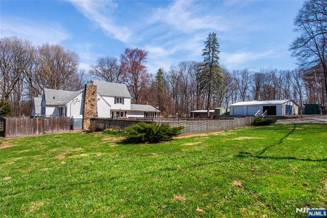 8 Stonehedge Lane, Andover Boro, NJ 07821