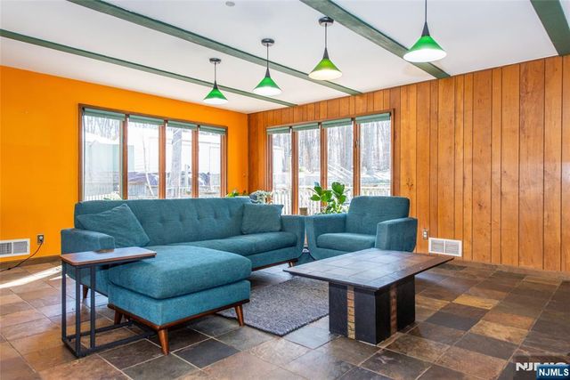 8 Stonehedge Lane, Andover Boro, NJ 07821