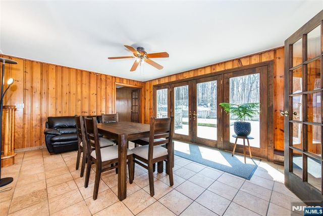 8 Stonehedge Lane, Andover Boro, NJ 07821