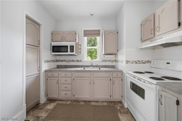 2613 Crown Place NW, Canton, OH 44708