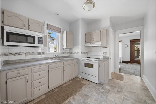 2613 Crown Place NW, Canton, OH 44708