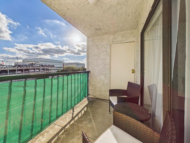 2814 S Bartell Drive 32, Houston, TX 77054