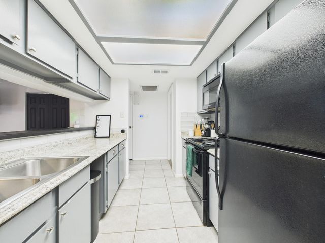 2814 S Bartell Drive 32, Houston, TX 77054