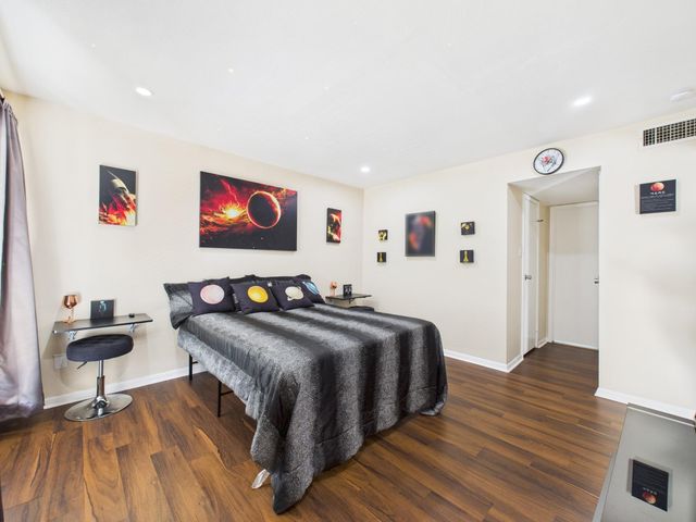 2814 S Bartell Drive 32, Houston, TX 77054