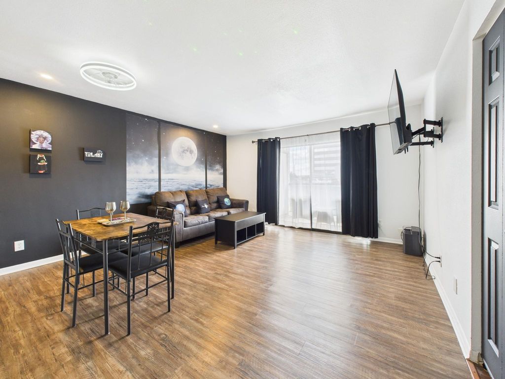 2814 S Bartell Drive 32, Houston, TX 77054