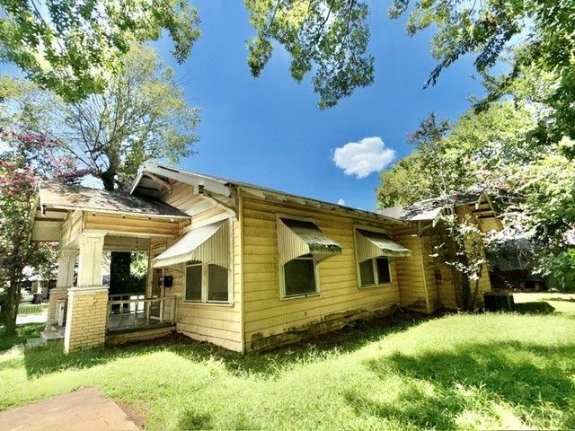 107 8th Street NE, Paris, TX 75460