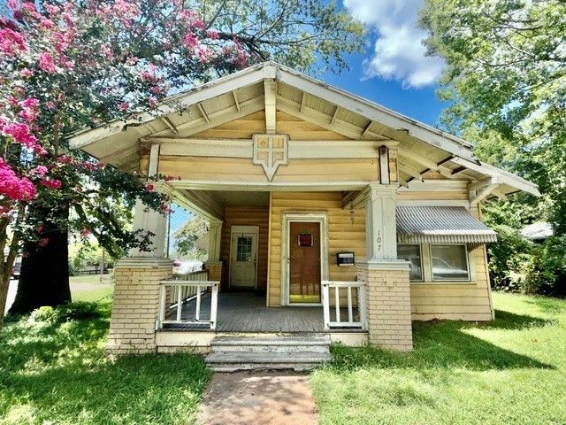 107 8th Street NE, Paris, TX 75460