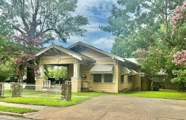 107 8th Street NE, Paris, TX 75460