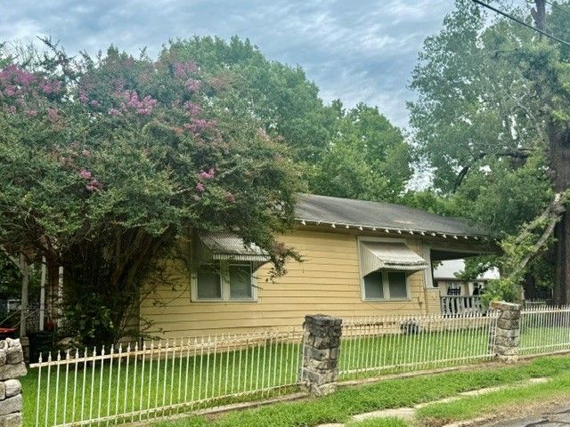 107 8th Street NE, Paris, TX 75460