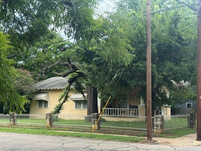 107 8th Street NE, Paris, TX 75460