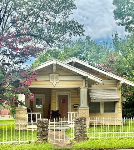 107 8th Street NE, Paris, TX 75460