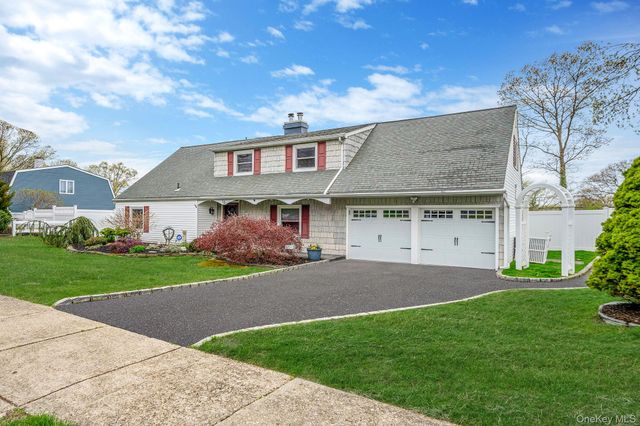 10 Lehigh Lane, Farmingville, NY 11738