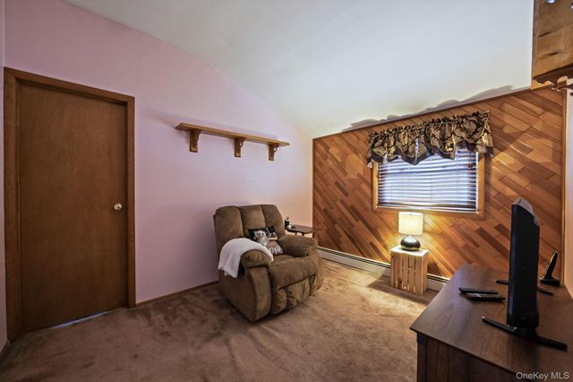 10 Lehigh Lane, Farmingville, NY 11738