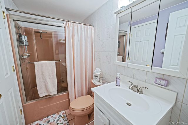 10 Lehigh Lane, Farmingville, NY 11738