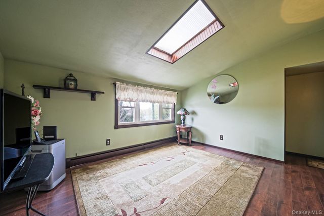 10 Lehigh Lane, Farmingville, NY 11738