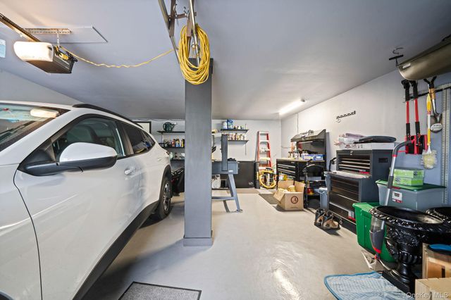 10 Lehigh Lane, Farmingville, NY 11738