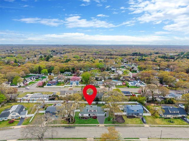 10 Lehigh Lane, Farmingville, NY 11738