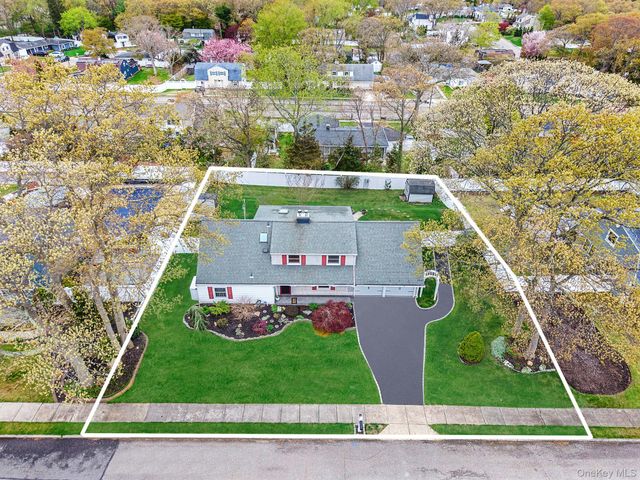 10 Lehigh Lane, Farmingville, NY 11738