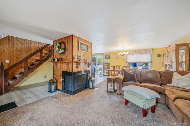 10 Lehigh Lane, Farmingville, NY 11738