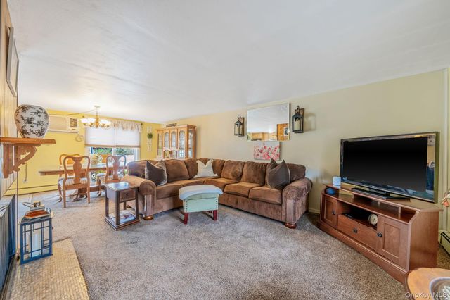 10 Lehigh Lane, Farmingville, NY 11738