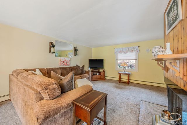 10 Lehigh Lane, Farmingville, NY 11738