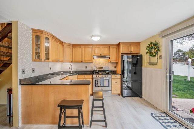 10 Lehigh Lane, Farmingville, NY 11738