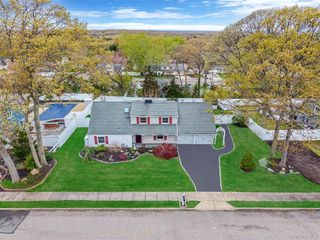 10 Lehigh Lane, Farmingville, NY 11738