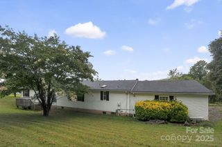 2 Yellow Roses Lane, Leicester, NC 28748