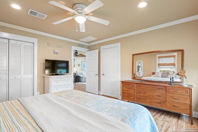 1419 S Magnolia St, Rockport, TX 78382