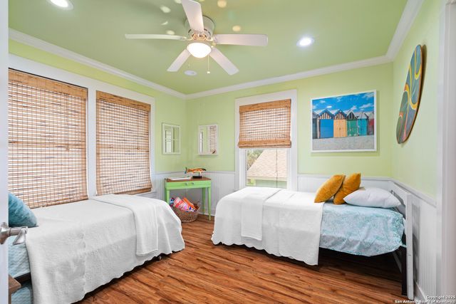 1419 S Magnolia St, Rockport, TX 78382