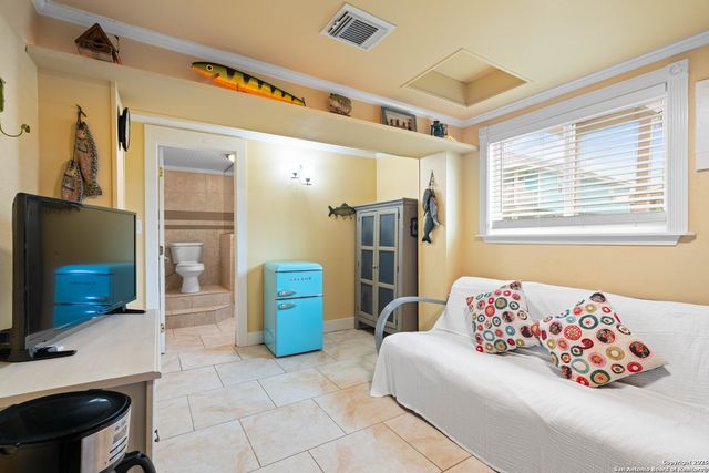 1419 S Magnolia St, Rockport, TX 78382