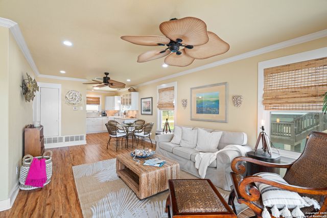 1419 S Magnolia St, Rockport, TX 78382