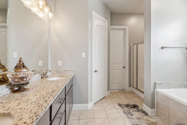 9574 W Terran Ln, Westwego, LA 70094