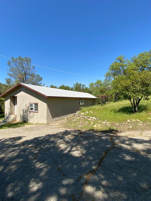 Image 10 of property listing at 31560 Road 400, Coarsegold, CA 93614
