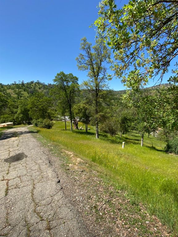 Image 15 of property listing at 31560 Road 400, Coarsegold, CA 93614