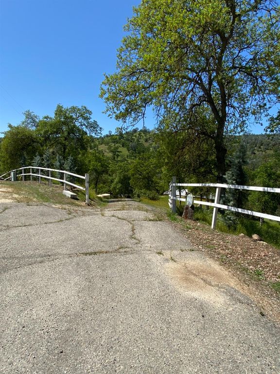 Image 24 of property listing at 31560 Road 400, Coarsegold, CA 93614