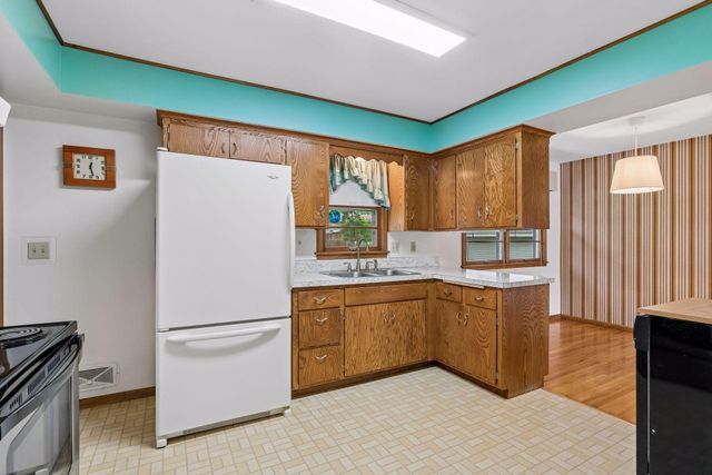 2949 Aquila Avenue N, Crystal, MN 55427