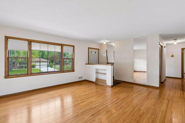 2949 Aquila Avenue N, Crystal, MN 55427