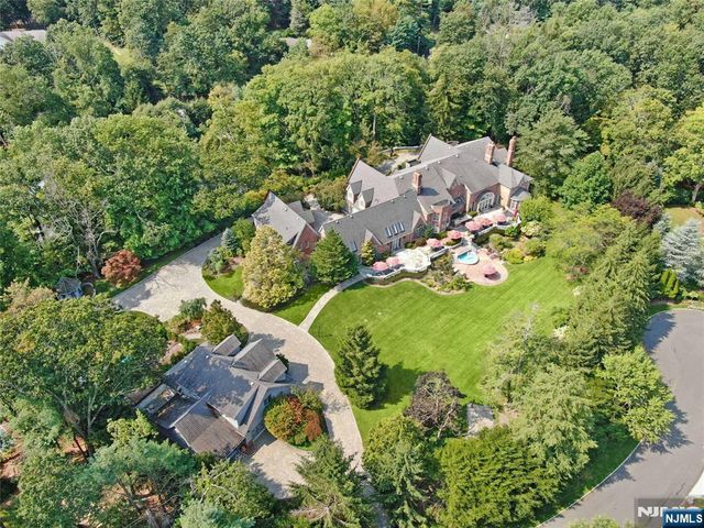 1055 High Mountain Road, Franklin Lakes, NJ 07417