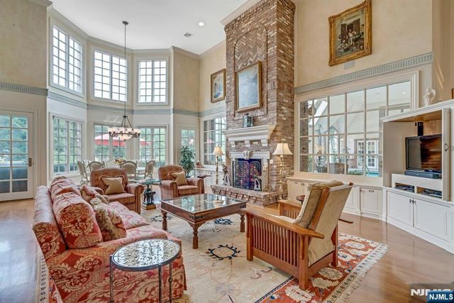 1055 High Mountain Road, Franklin Lakes, NJ 07417