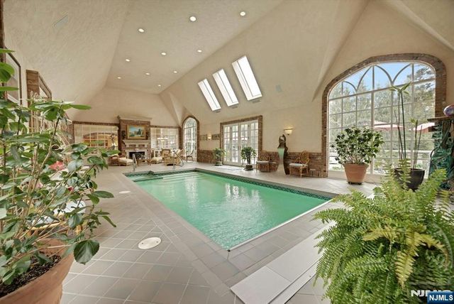 1055 High Mountain Road, Franklin Lakes, NJ 07417