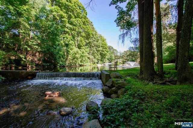 1055 High Mountain Road, Franklin Lakes, NJ 07417