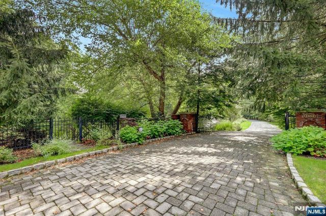 1055 High Mountain Road, Franklin Lakes, NJ 07417