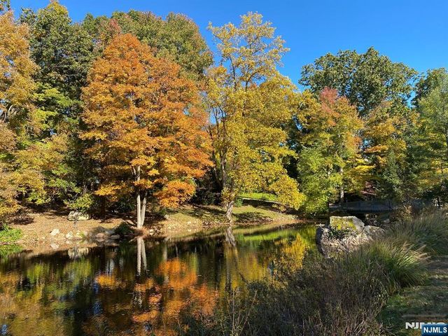 1055 High Mountain Road, Franklin Lakes, NJ 07417
