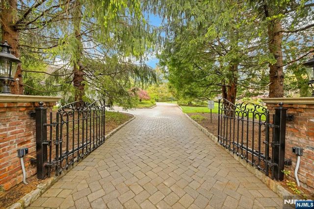 1055 High Mountain Road, Franklin Lakes, NJ 07417