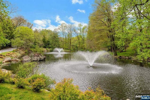 1055 High Mountain Road, Franklin Lakes, NJ 07417