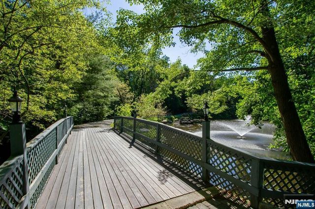 1055 High Mountain Road, Franklin Lakes, NJ 07417
