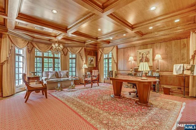 1055 High Mountain Road, Franklin Lakes, NJ 07417