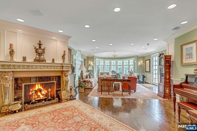 1055 High Mountain Road, Franklin Lakes, NJ 07417